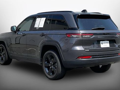 Used 2023 Jeep Grand Cherokee Altitude AWD/4WD image 6
