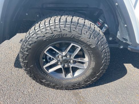 Used 2024 Jeep Gladiator Mojave AWD/4WD image 22