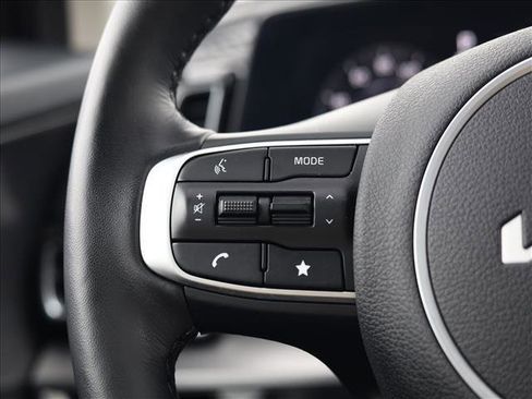 Used 2025 Kia Sportage SX image 13