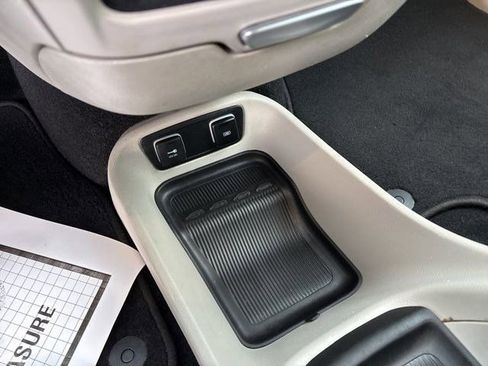 Used 2020 Chrysler Voyager Lxi image 26