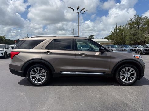 Used 2021 Ford Explorer Limited w/ Equipment Group 301A RWD image 3