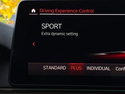 Used 2021 BMW M550i xDrive w/ Premium Package image 27