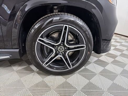 New 2026 Mercedes-Benz GLS 450 4MATIC image 9