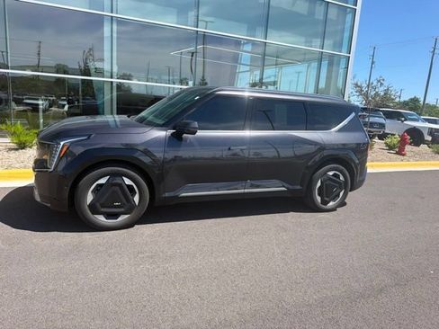 Certified 2024 Kia EV9 Land AWD/4WD image 2