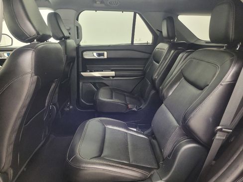 Used 2021 Ford Explorer Limited w/ Equipment Group 301A AWD/4WD image 18