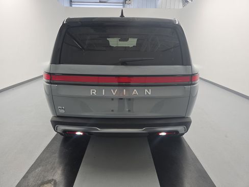 Used 2024 Rivian R1S Adventure image 4