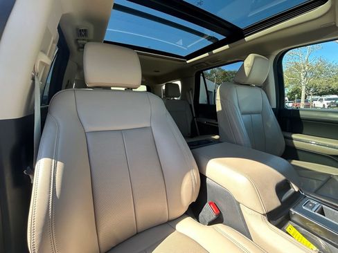 Used 2022 Ford Expedition XLT image 28