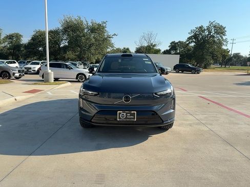 Used 2025 Volvo EX90 Plus w/ Protection Package Premier image 9