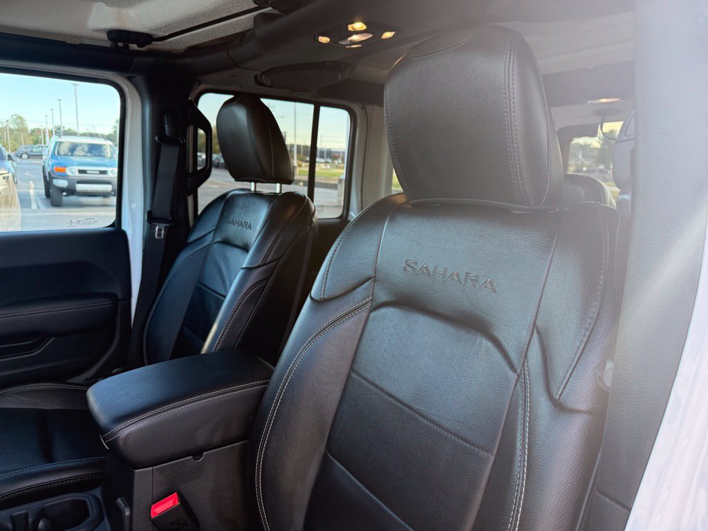 Used 2020 Jeep Wrangler Unlimited Sahara AWD/4WD image 31