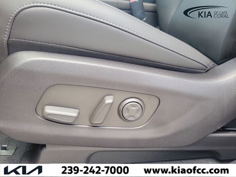 New 2026 Kia Carnival EX FWD image 28