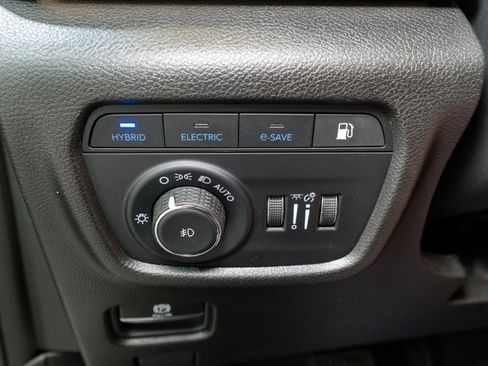 Used 2023 Jeep Grand Cherokee 4WD 4xe image 32