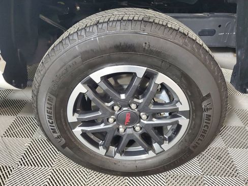 Used 2025 Toyota Tacoma TRD Sport AWD/4WD image 10
