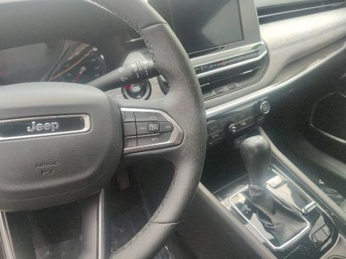 Used 2025 Jeep Compass Latitude AWD/4WD image 27