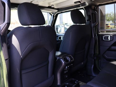 Used 2020 Jeep Wrangler Unlimited Sahara AWD/4WD image 31