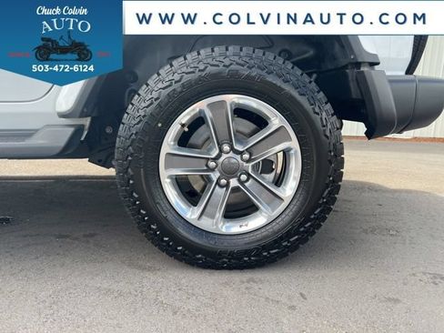 Used 2022 Jeep Wrangler Unlimited Sahara AWD/4WD image 13