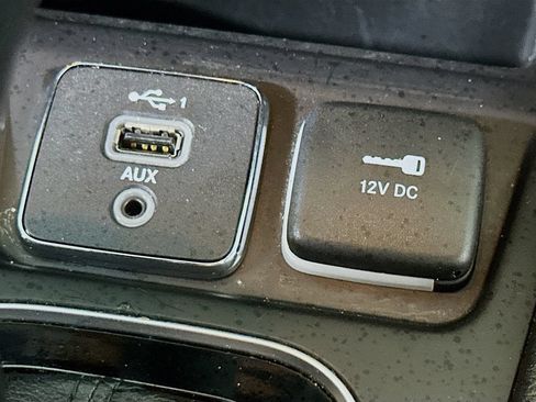 Used 2021 Jeep Cherokee Latitude Plus FWD image 29