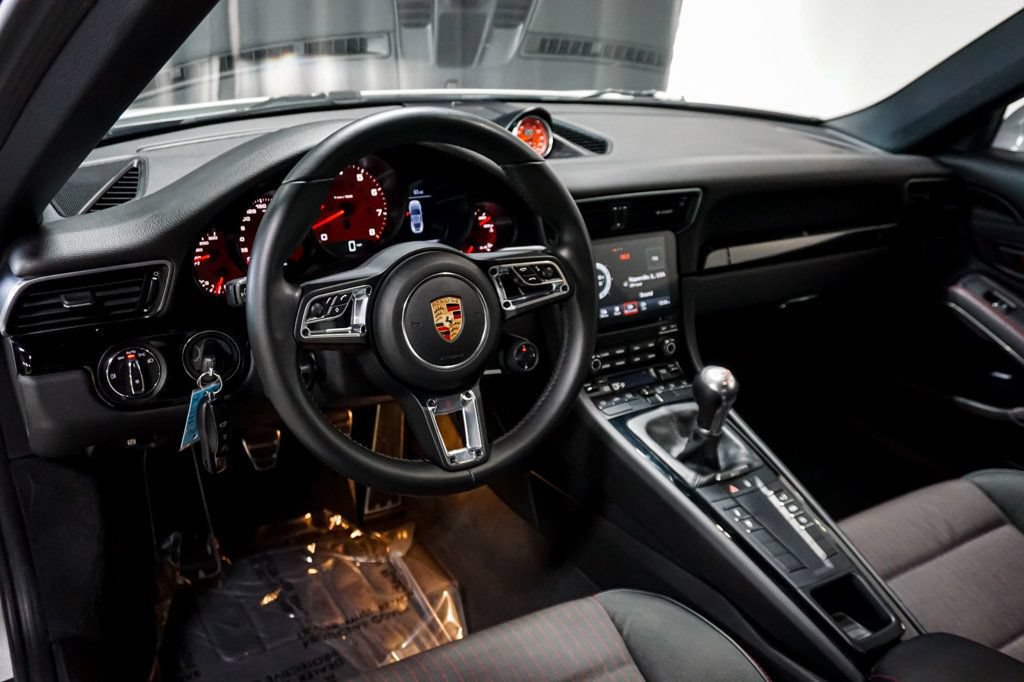 Used 2018 Porsche 911 Carrera image 10