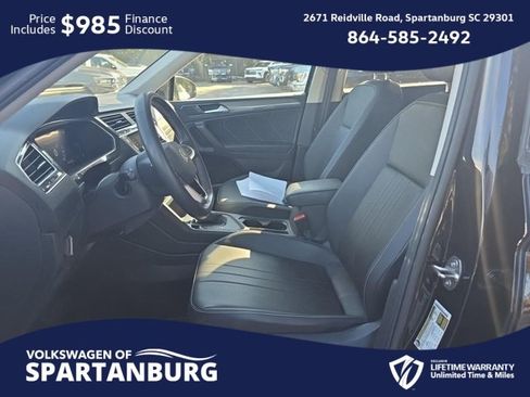 Used 2023 Volkswagen Tiguan SE image 8