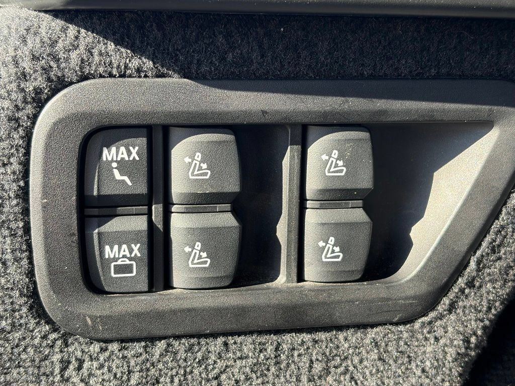 Used 2020 BMW X7 xDrive40i w/ Premium Package AWD/4WD image 12