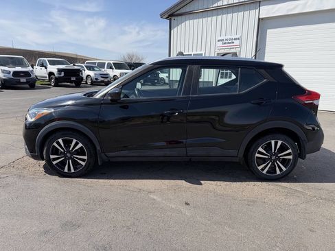 Used 2019 Nissan Kicks SV w/ Exterior Package FWD image 2