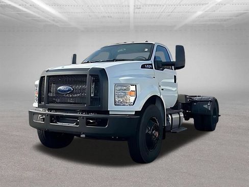 New 2026 Ford F750 2WD Regular Cab Super Duty image 3