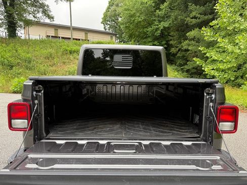Used 2025 Jeep Gladiator Overland AWD/4WD image 8