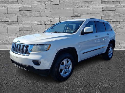 Used 2011 Jeep Grand Cherokee Laredo image 4
