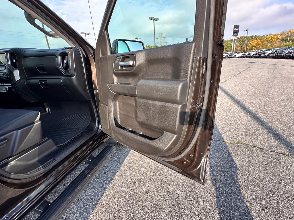 Certified 2019 Chevrolet Silverado 1500 Custom w/ Custom Convenience Package AWD/4WD image 15