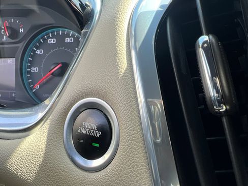 Used 2023 Chevrolet Traverse LS FWD image 31