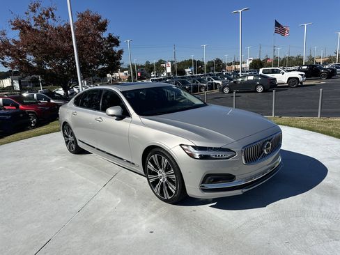 Used 2023 Volvo S90 B6 Ultimate image 2