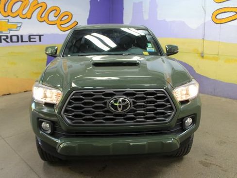 Used 2021 Toyota Tacoma TRD Off-Road AWD/4WD image 3
