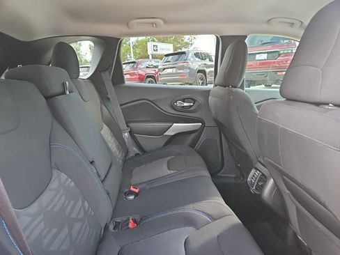 Used 2020 Jeep Cherokee Latitude AWD/4WD image 26
