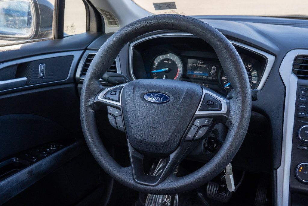 Used 2016 Ford Fusion SE FWD image 18