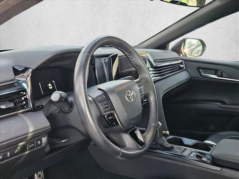 Used 2025 Toyota Camry SE image 9