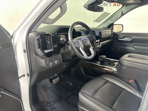 Used 2022 GMC Sierra 1500 Elevation w/ Elevation Premium Package image 18