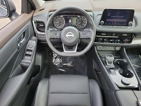 Used 2022 Nissan Rogue SV w/ SV Premium Package image 17