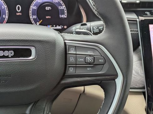 New 2025 Jeep Grand Cherokee Limited w/ Luxury Tech Group II RWD image 28