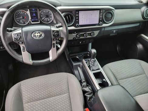 Used 2020 Toyota Tacoma SR5 RWD image 2
