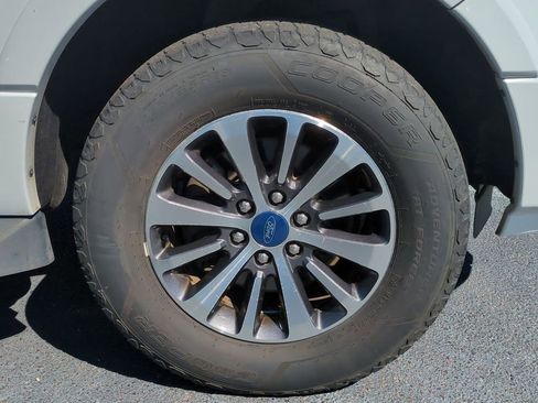 Used 2017 Ford Expedition XLT image 11