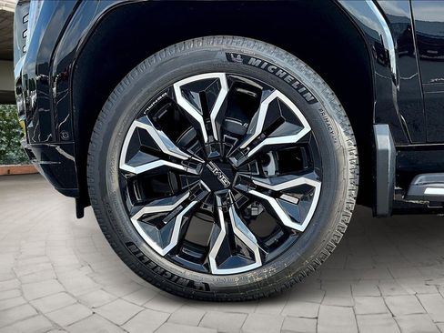 New 2025 GMC Sierra EV Denali image 12