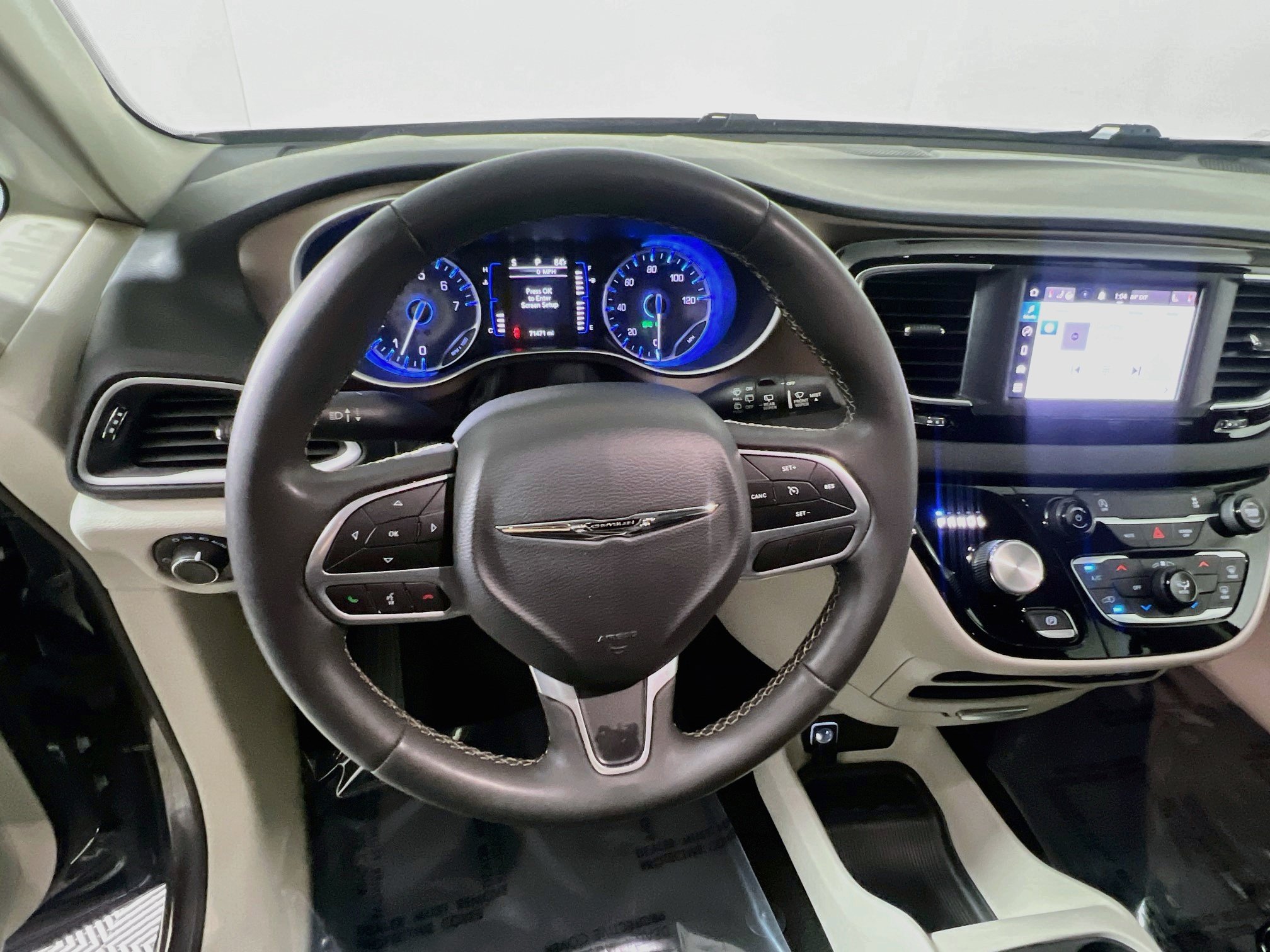 Used 2023 Chrysler Voyager LX FWD image 18