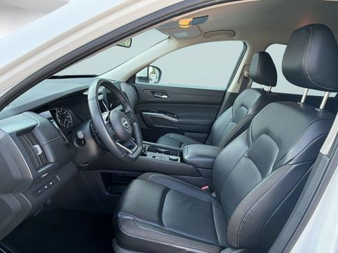 Used 2024 Nissan Pathfinder SL AWD/4WD image 5