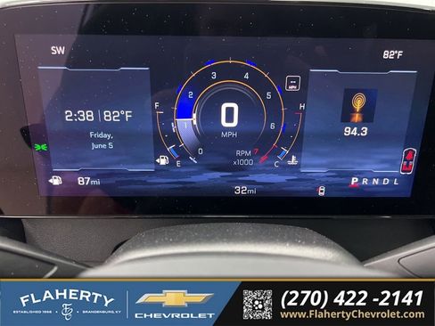 Used 2025 Chevrolet Traverse LT w/ Driver Confidence Package FWD image 27