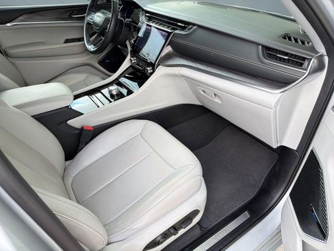 Used 2022 Jeep Grand Cherokee Overland w/ Trailer Tow Prep Group (B) image 31