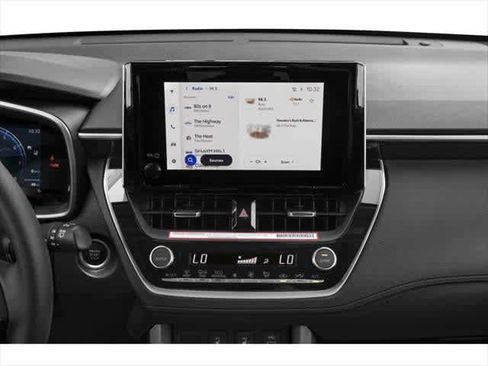 Used 2025 Toyota Corolla Cross XLE FWD image 7