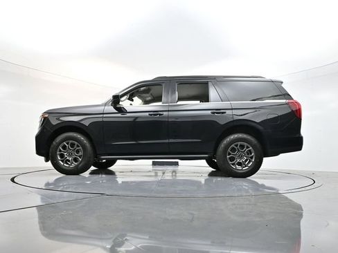 New 2025 Ford Expedition Active image 29