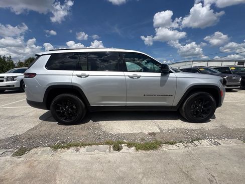 Used 2024 Jeep Grand Cherokee L Laredo AWD/4WD image 2