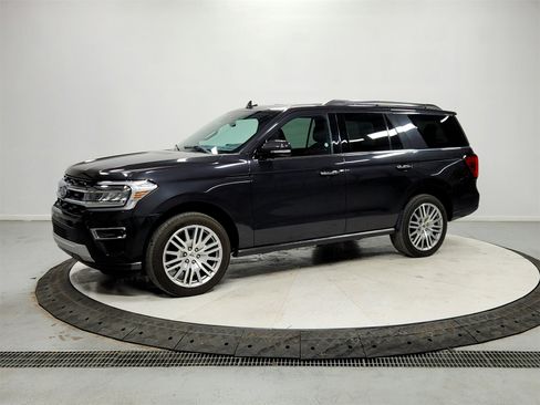 Used 2024 Ford Expedition Limited image 3