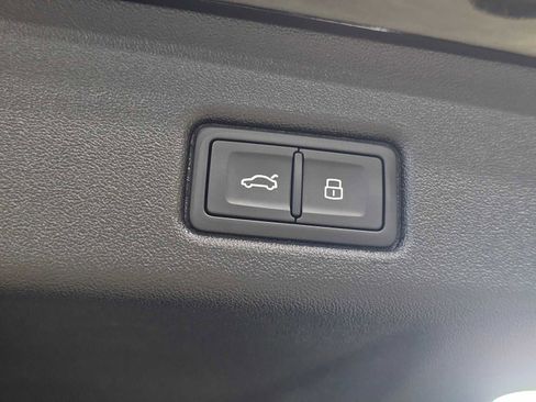 New 2025 Audi Q5 Prestige image 16