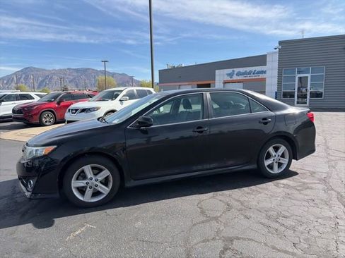 Used 2014 Toyota Camry SE image 18